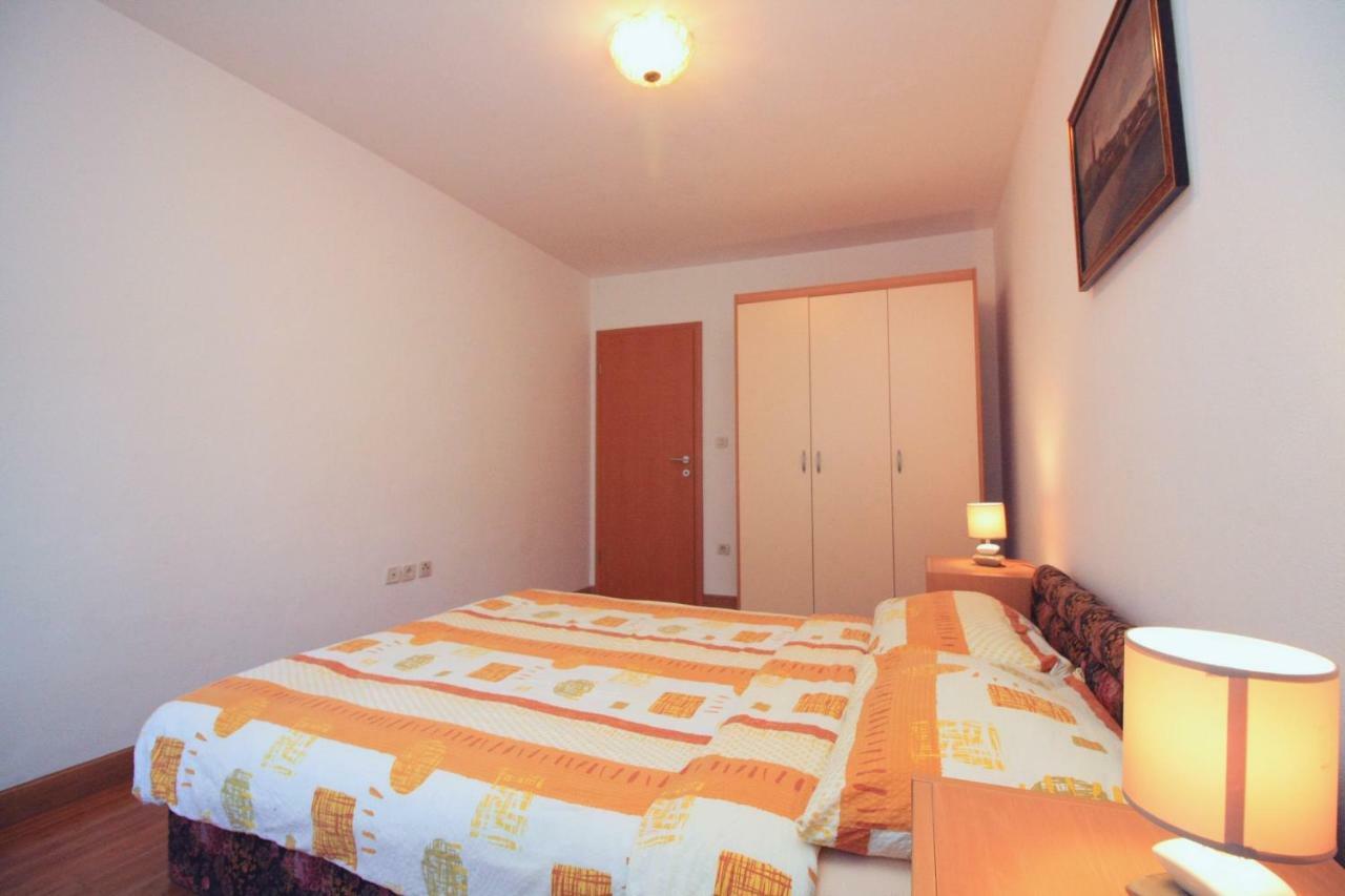 Lara Apartmán *